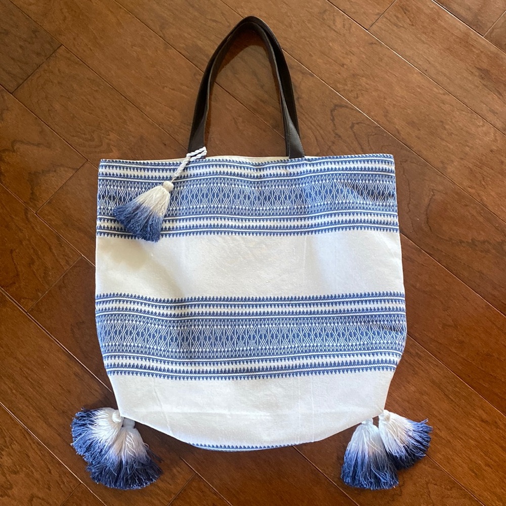 Flora Bella Nexos tassel tote bag. NWT.